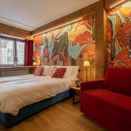 Hotel & Ristorante Serenella ブレウイル・チェルヴィナイア エクステリア 写真