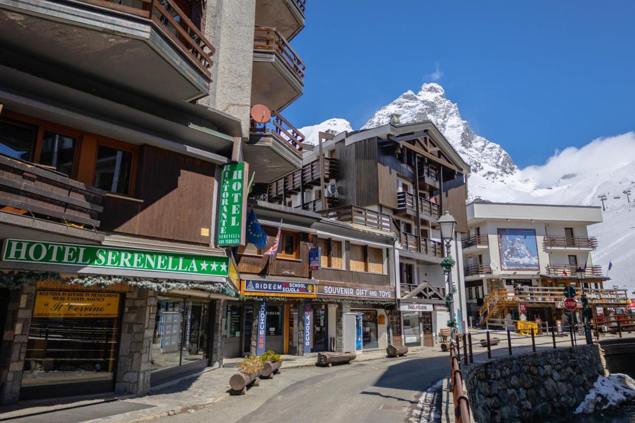 Hotel & Ristorante Serenella ブレウイル・チェルヴィナイア エクステリア 写真