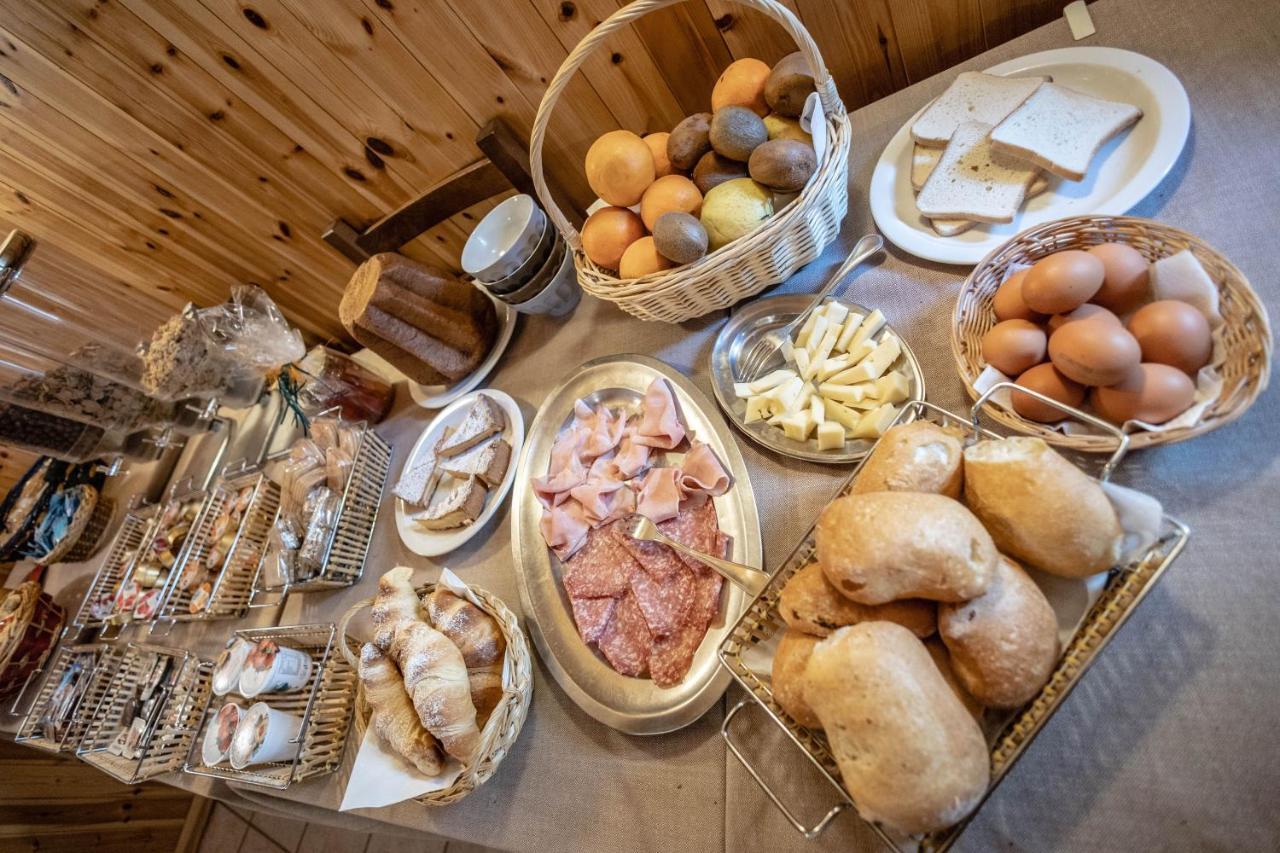 Hotel & Ristorante Serenella ブレウイル・チェルヴィナイア エクステリア 写真
