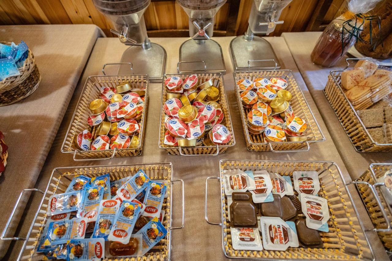 Hotel & Ristorante Serenella ブレウイル・チェルヴィナイア エクステリア 写真