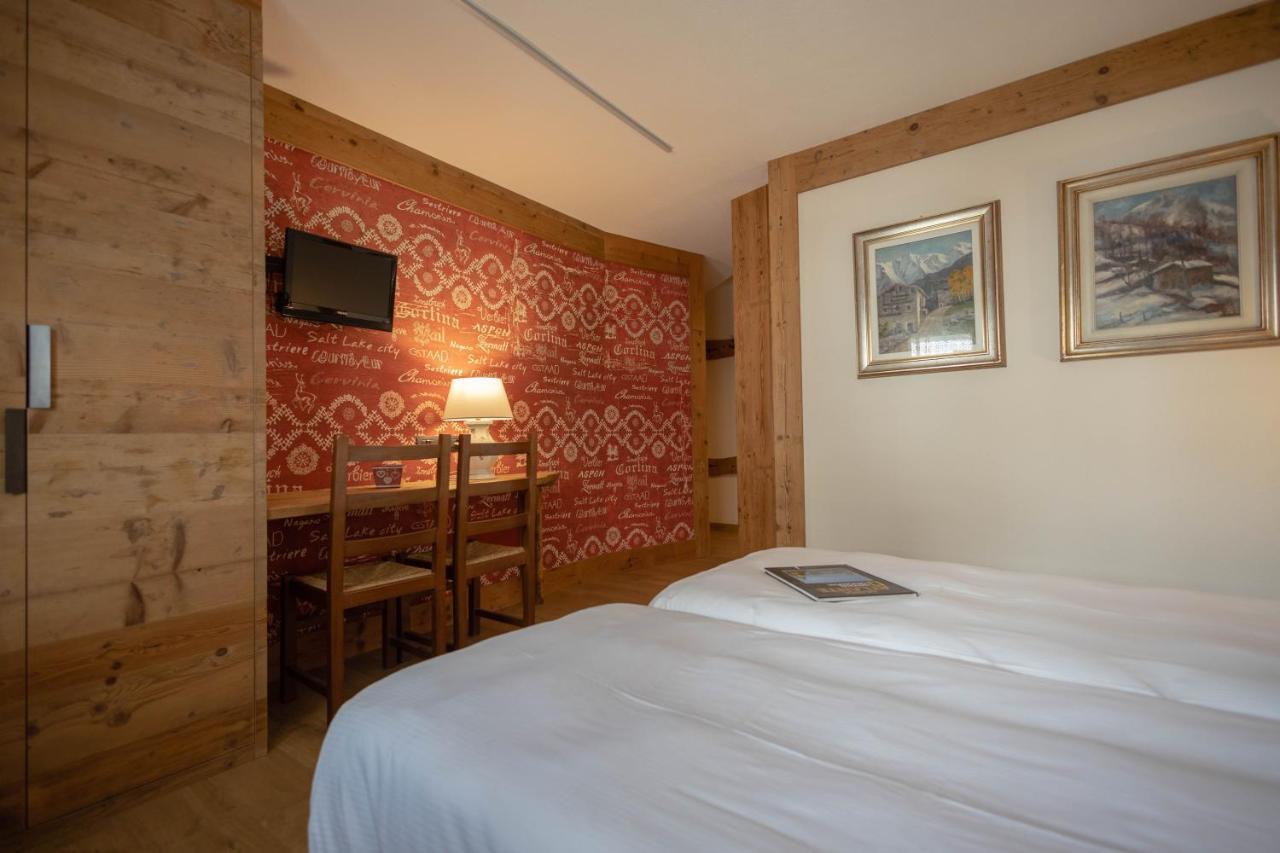 Hotel & Ristorante Serenella ブレウイル・チェルヴィナイア エクステリア 写真