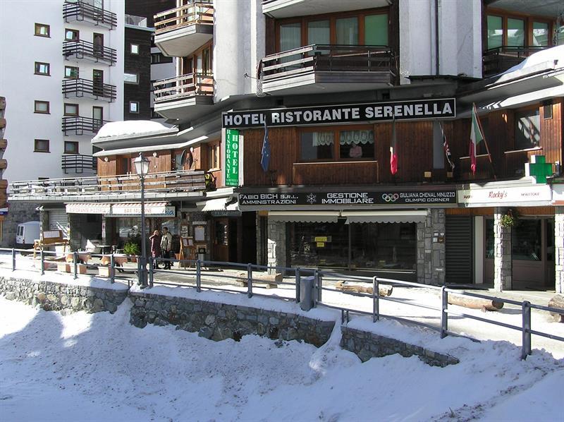 Hotel & Ristorante Serenella ブレウイル・チェルヴィナイア エクステリア 写真