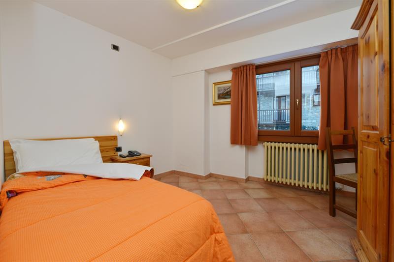 Hotel & Ristorante Serenella ブレウイル・チェルヴィナイア エクステリア 写真